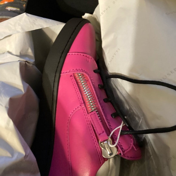 Pink women shoe